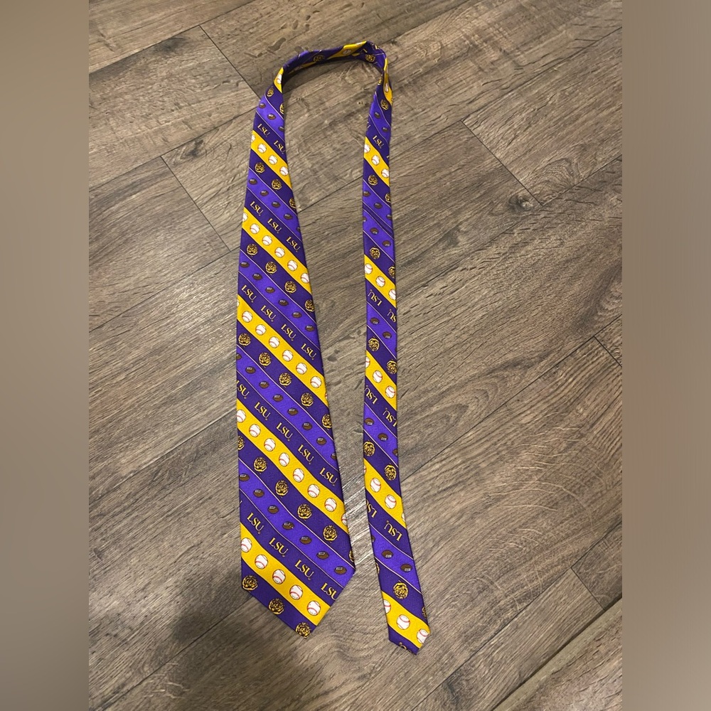 MERGE LEFT Necktie MENS 100% SILK Tie LSU Tigers Purple Gold Football Baseball